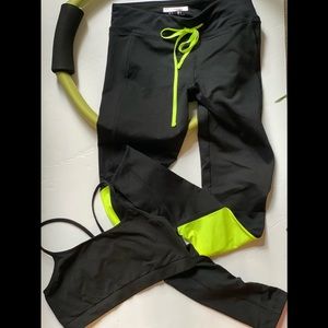 Forever 21 NWOT New without tags, Black & Neon Green Leggings S